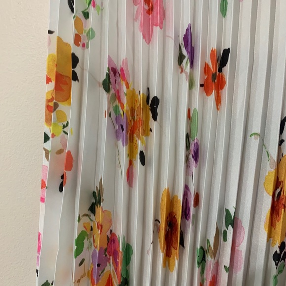 Zara pleated skirt (used once) - Picture 3 of 3